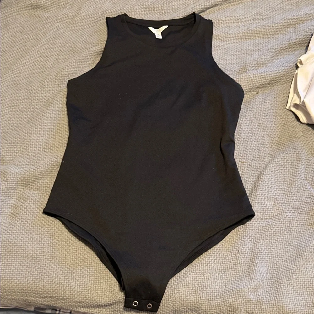 Black and White body suits - Picture 8 of 9
